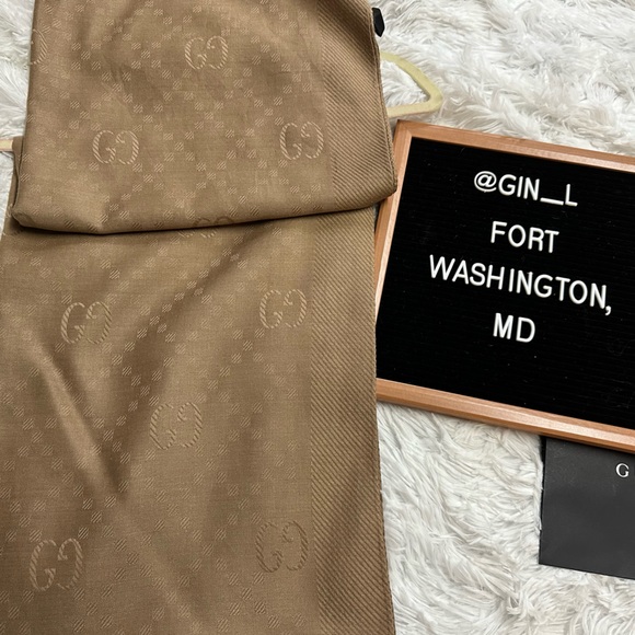 100% Authentic GUCCI Wool & Silk Fringe Monogram Large Shawl Scarf | Tan - Picture 9 of 15